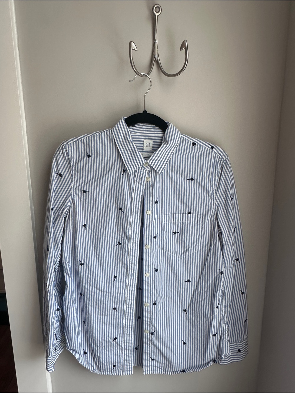 GAP White and Blue Striped Button-Down Shirt with Navy Embroidered Palm Trees